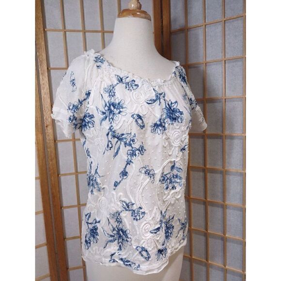 Lemon Grass Sm Embroidered Top - Picture 7 of 16